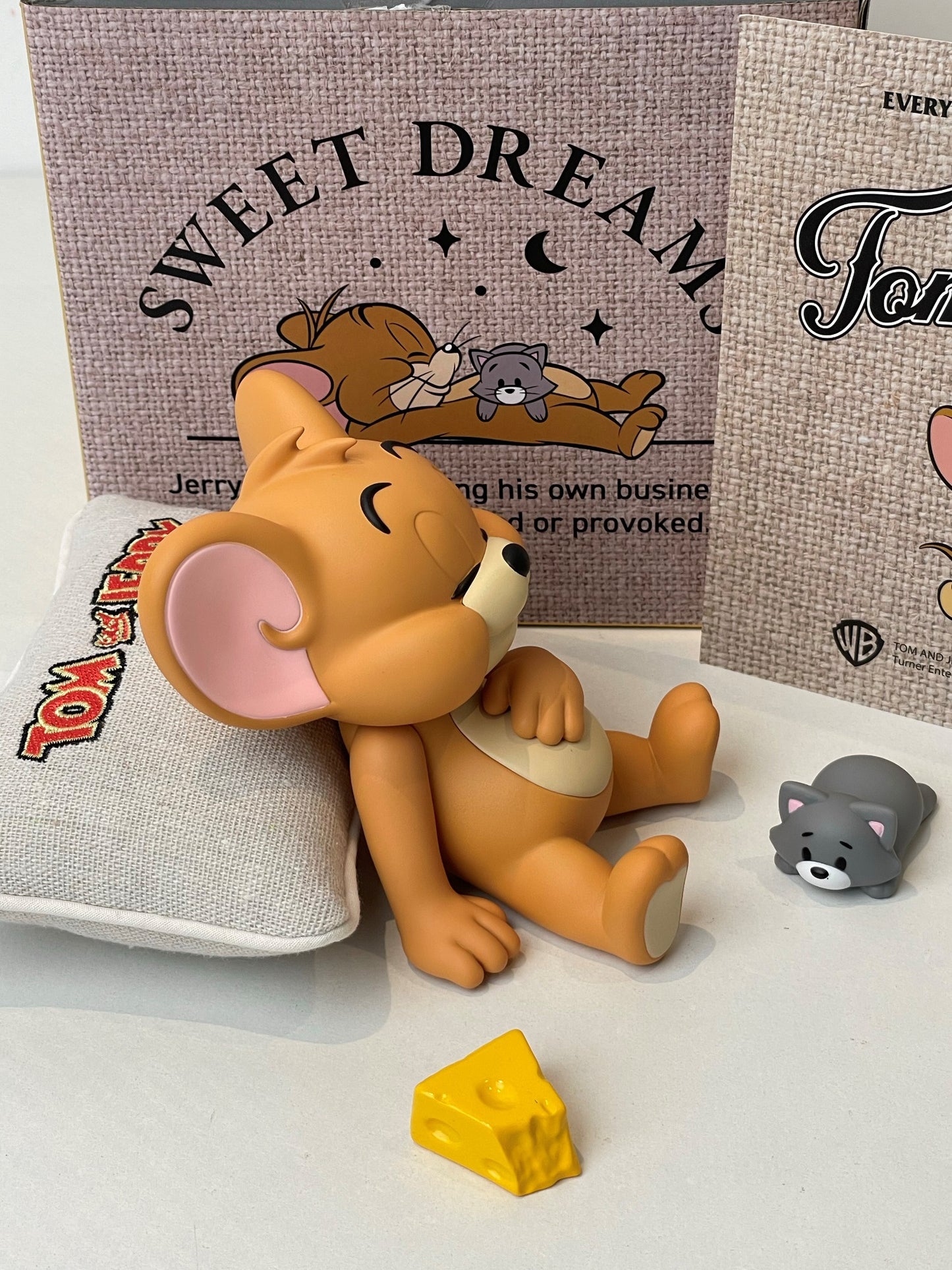 VGT Tom & Jerry Sleepy Jerry Statue