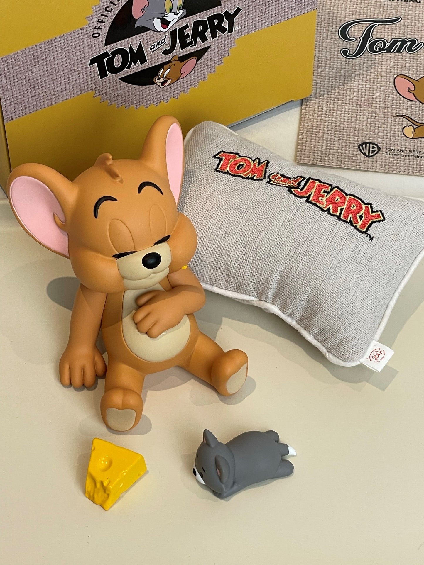 VGT Tom & Jerry Sleepy Jerry Statue